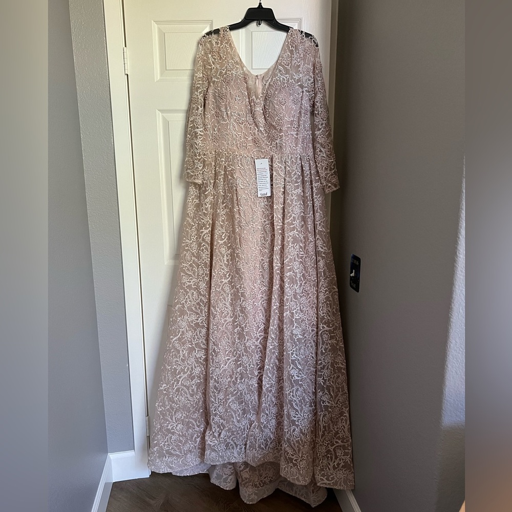 Champagne colored Formal/Prom/Wedding/Quinceañera Dress!